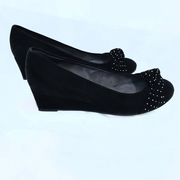Stuart Weitzman Black Dotsun Suede Bow Wedge Heels - Picture 4 of 7
